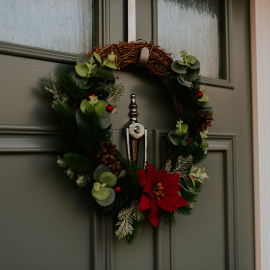 How to hang a Christmas wreath without damaging your door Product Image